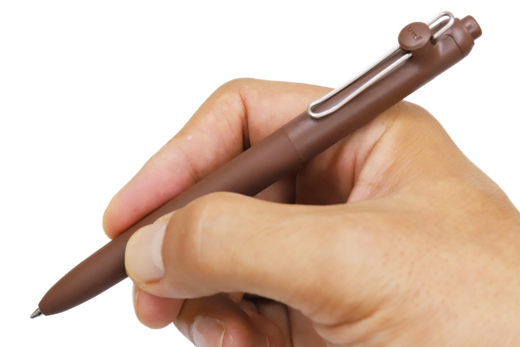 水性好きの理想がついに結実！ なぜ「ユニボール ゼント 0.7mm」は快感なのか？