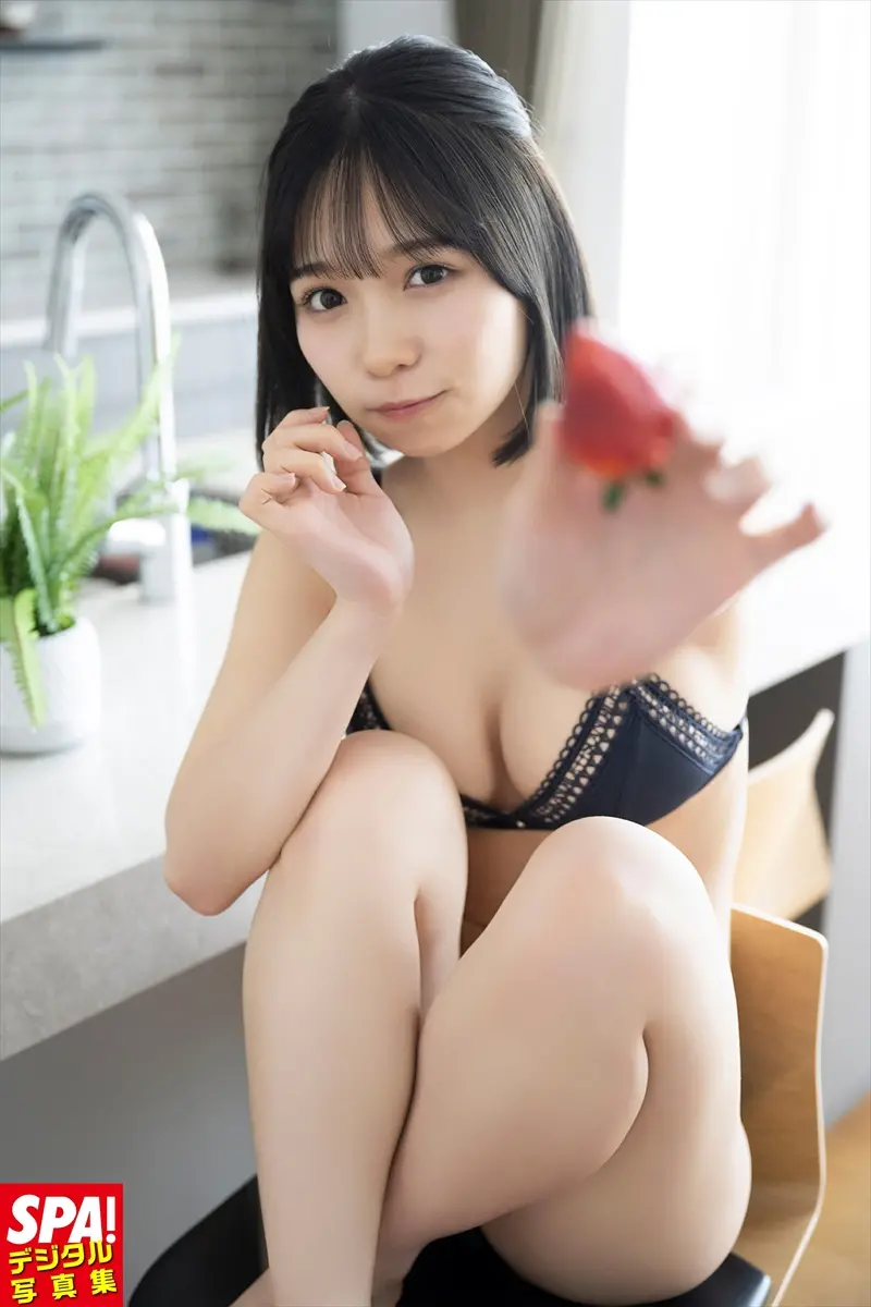 池本しおり、トライアングルブラ姿で美ボディ披露　デジタル写真集「近所にいる高嶺の花」誌面カット公開
