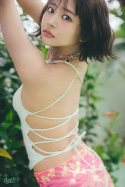 すみぽん、美背中あらわな見返りショット披露　1st写真集『offcourt』アザーカット公開