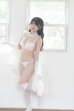 #Mooove!・姫野ひなの、純白ランジェリー姿で美ボディ披露「週刊ヤングジャンプ」アザーカット6点公開