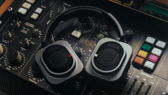 ドライバーを3基も積むか！ Nothingから音質本気ヘッドホン「Headphone (1) Pro」発売