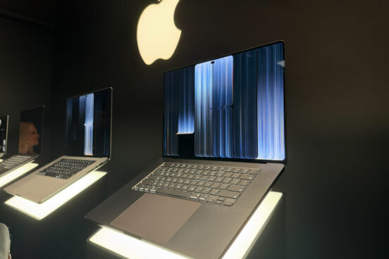 新発表のMacBook Proを触ってわかった、今回の主役は「ディスプレイとタッチ操作」