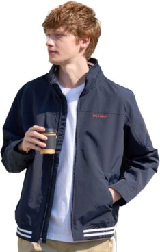 35％オフ！寒暖差や急な雨にも頼れるトミーヒルフィガー「REGATTA JACKET」がオトク
