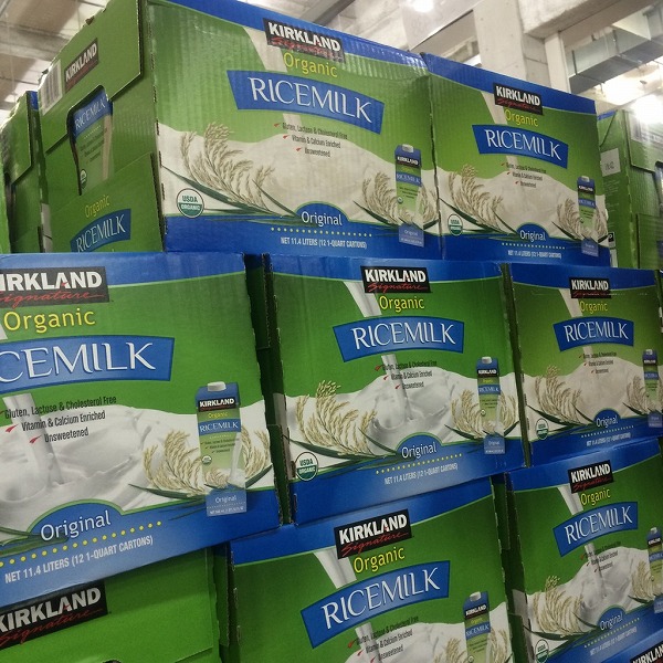↑いま話題のライスミルク。コストコは似たパッケージの商品も多いので注意です！