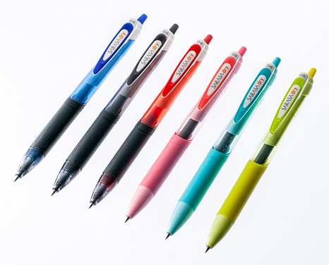 ↑ジェルボールペン「サラサドライ」／162円 インク色：黒、青、赤 ボール径：0.4mm/0.5mm 