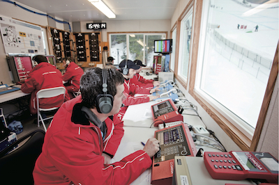↑2010年2月12日〜28日に開催された、第21回冬季オリンピックバンクーバー大会での公式計時風景 