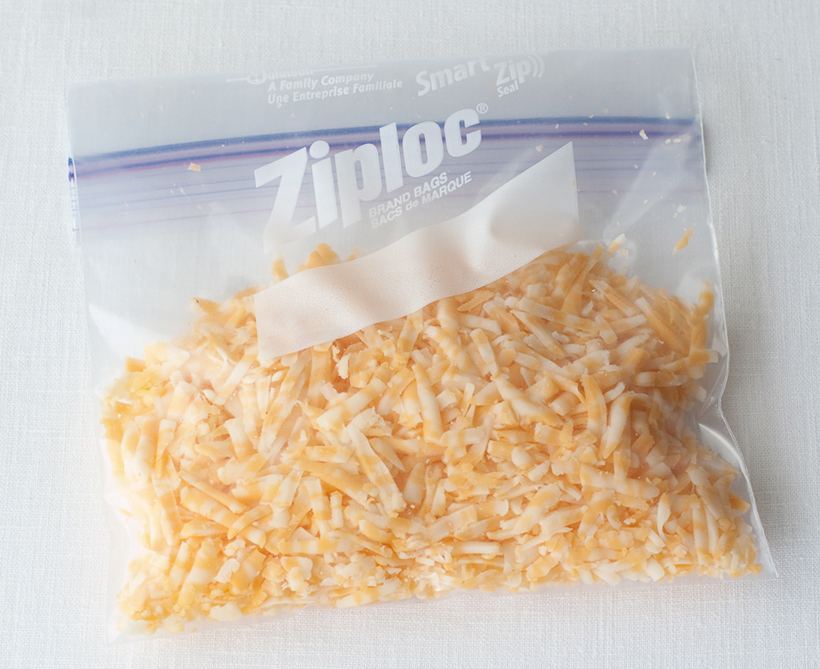 ↑すりおろして保存する場合は、チーズが凝固することがあるので注意。袋に少しだけ空気を含ませるのがコツです