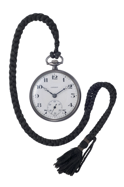 ↑昭和天皇が愛用したものと同型の尚工舎製16型懐中時計（1924年から発売開始）