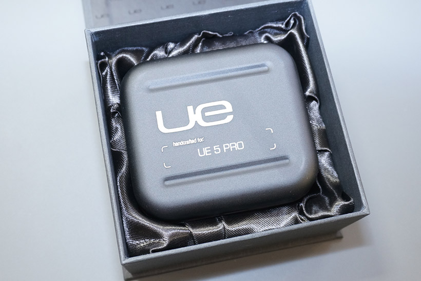↑e☆イヤホンだけで先行販売される「Ultimate Ears UE5Pro　ユニバーサルフィット」税込み7万9800円