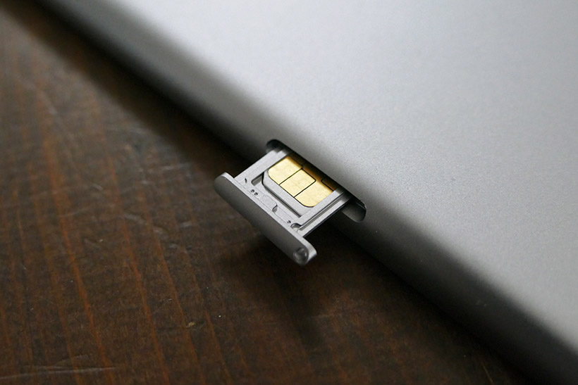 ↑Wi-Fi + CellularモデルのiPad ProならSIMカードを挿入できる