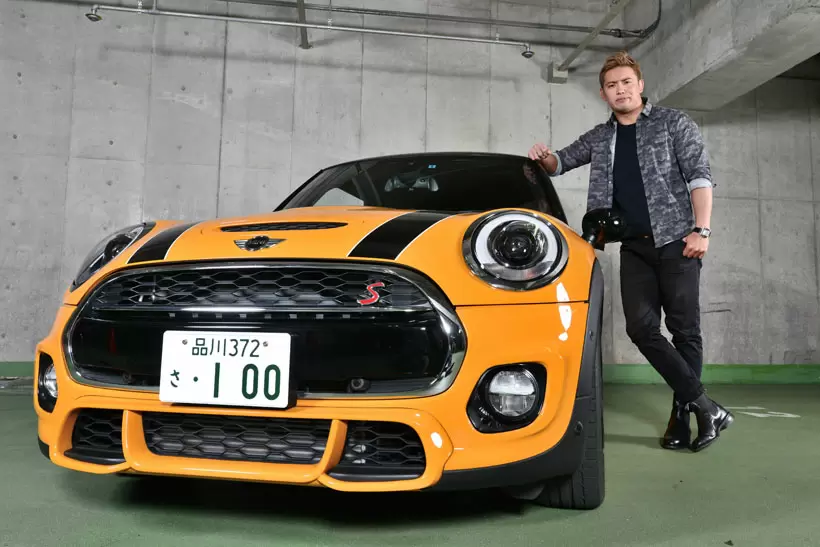 MINI」なのにミニじゃない!? キャラ立ちが半端ない「ミニ・クーパーSD」を191cmのIWGP王者、オカダ・カズチカがお試し! | GetNavi  web ゲットナビ