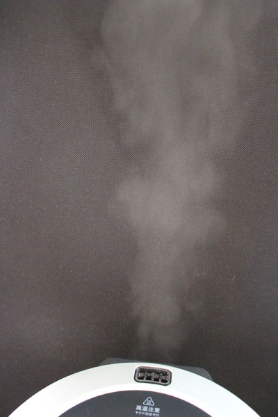 ↑プシューっと吹き出し始めた蒸気の高さは、1mを超えています。この姿も土鍋で炊くご飯を彷彿させます