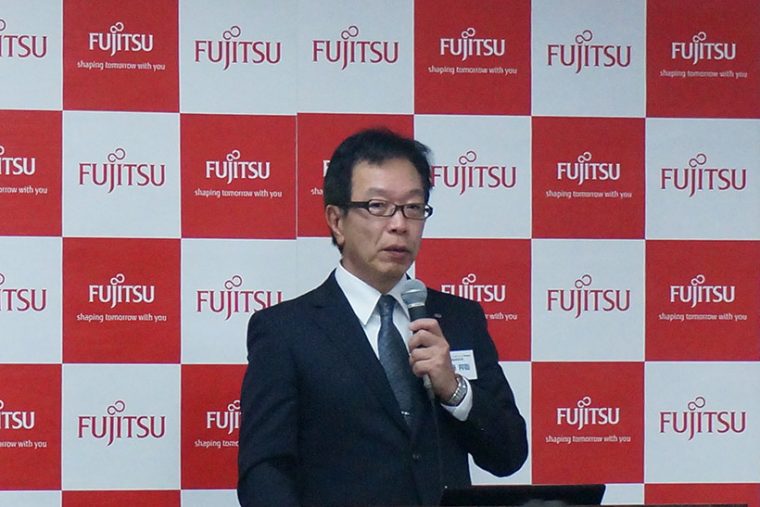 ↑富士通クライアントコンピューティングの齊藤邦彰社長が登壇。今回のプレスツアーへの意気込みを語られました