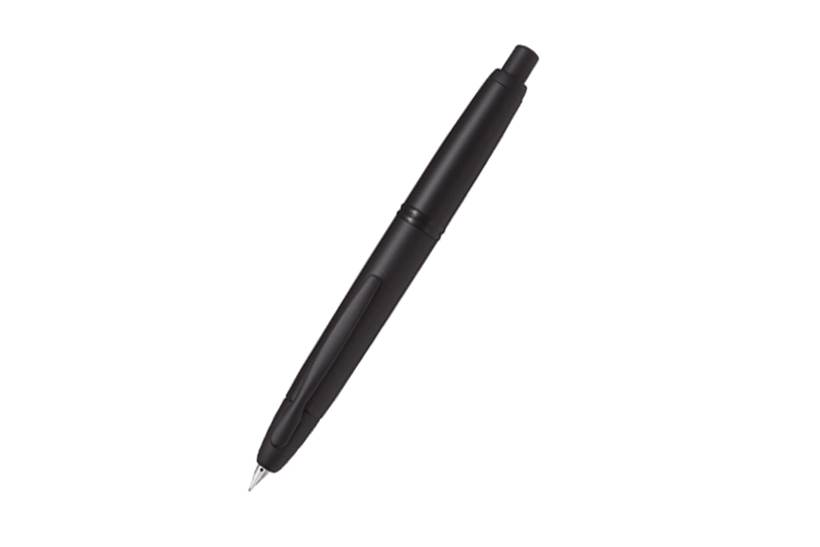 ↑世界初の ノック式万年筆は 50年以上の ロングセラー