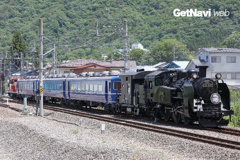 ↑鬼怒川温泉駅を発車した上り試運転列車。14系客車3両をけん引して走る