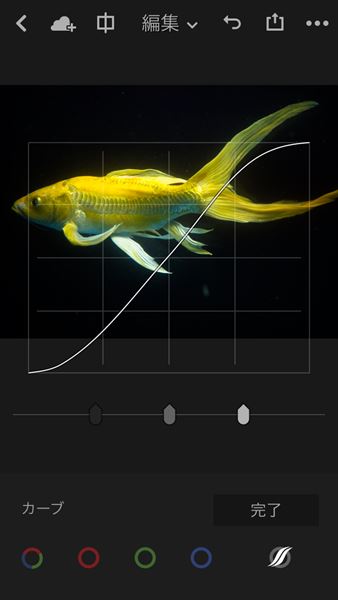 ↑トーンカーブ機能では、カーブ上を直接ドラッグすることで、明るさやコントラスト、カラーバランスなどの補正ができる