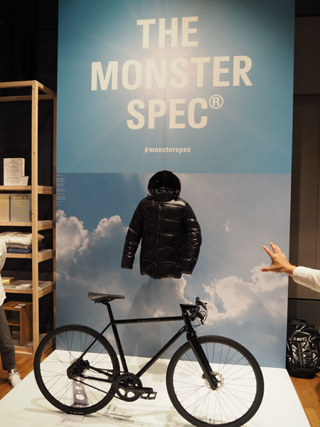 ↑オーバースペックともいえるほどに究極を追求した新ブランド「THE MONSTER SPEC」の2品。ターゲットは、自転車や登山を趣味とする人ではなく、タウンユースでも上質の製品を求めるユーザー層