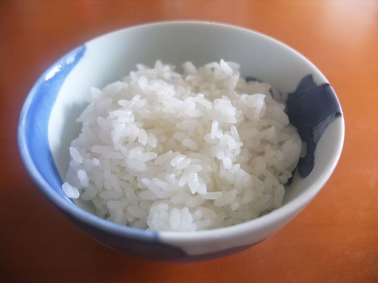 ↑透明感のあるツヤは、3合炊きの場合とほとんど変わりません。米の形もしっかり残っていて、非圧力式ならではの端正な炊き上がりです