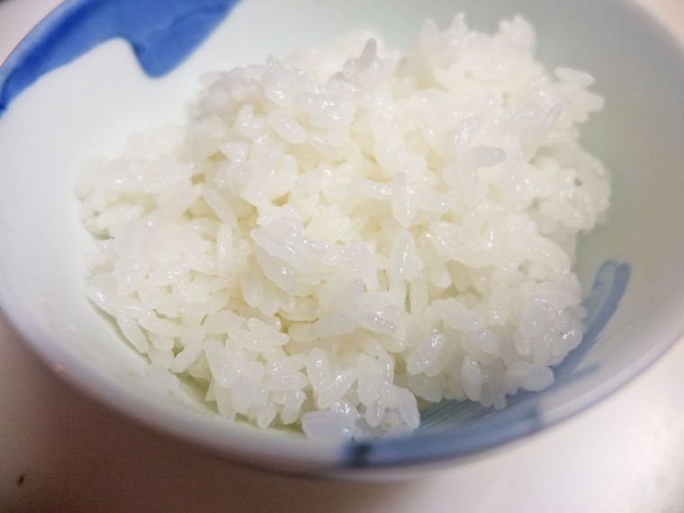 米粒の周りにおねばをまとって、口に入れた瞬間は粘り気を感じますが、そのあとしゃっきり食感に変わります。他の機種にはない、独特のしゃっきり感です