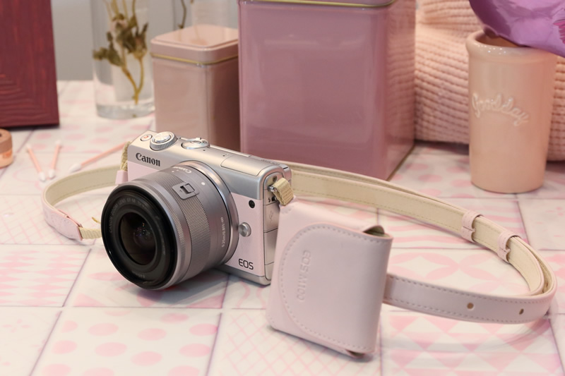 ミラーレスカメラ「キヤノンEOS M100・リミテッドピンクキット」の発売