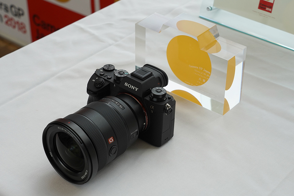 カメラ開発者はかく語りき カメラグランプリ18 受賞カメラの誕生秘話 Getnavi Web 第35回を迎えた カメラグランプリ18 ｄメニューニュース Nttドコモ