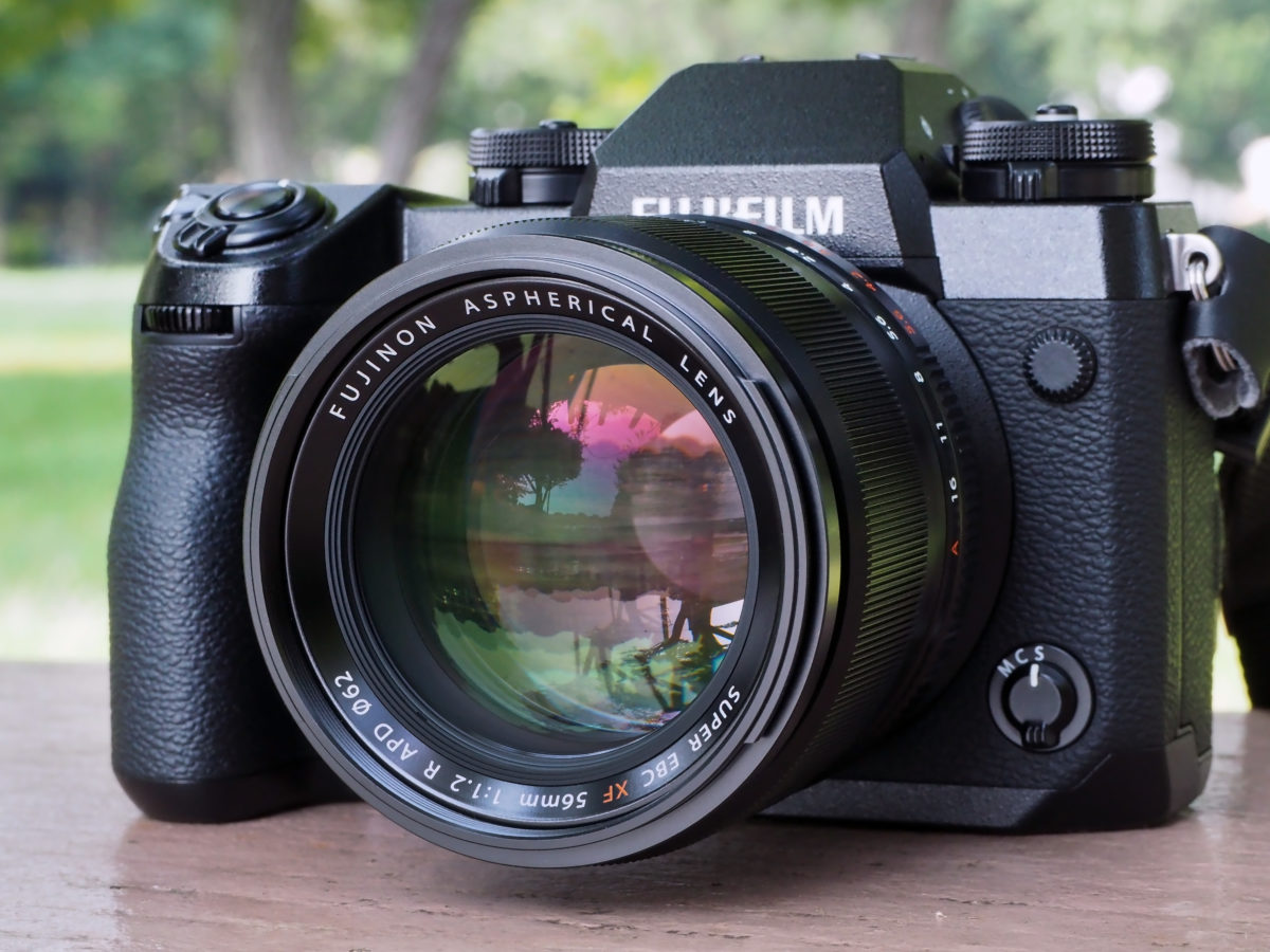 富士xt4とxf56mmf1.2 単焦点レンズとカメラパック 美品 