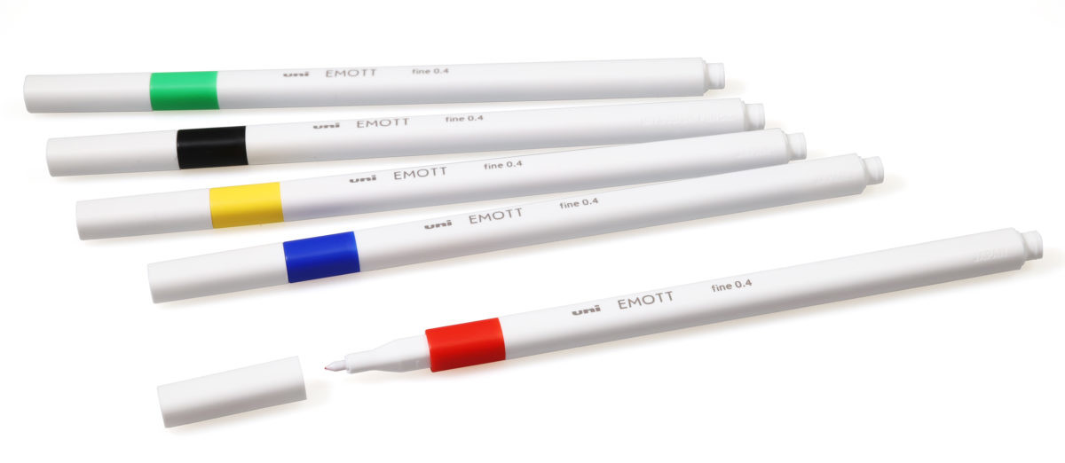 ↑三菱鉛筆「EMOTT」全40色、各200円（税抜き）