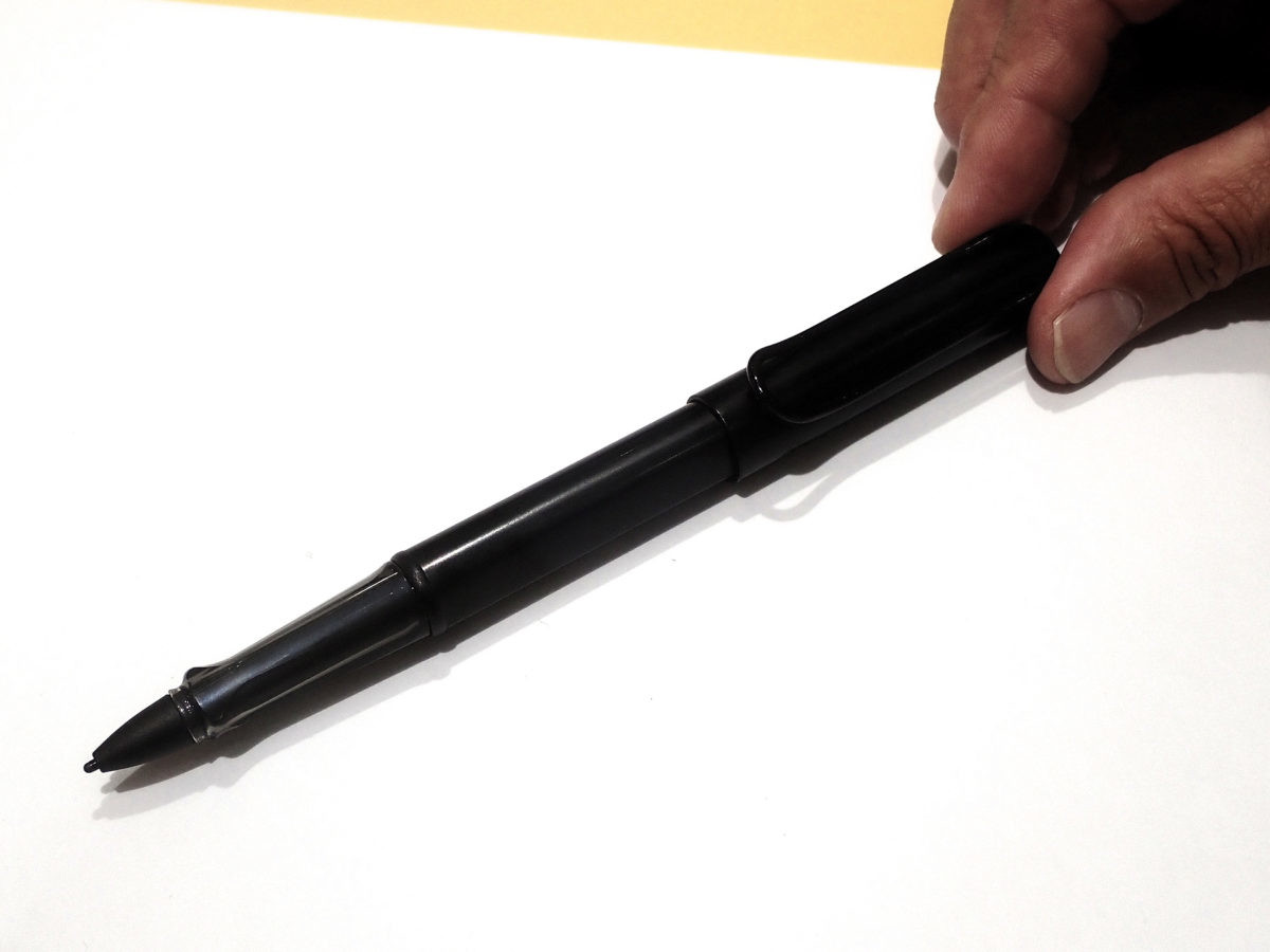 ↑ラミー「サファリ ローラーボール」の軸の中に入れられる電子ペンも、参考出品されていた