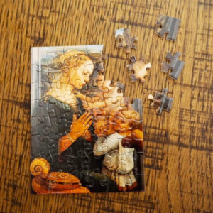 ↑フィリッポ・リッピ作「聖母子と洗礼ヨハネ」のパズルは完成するとメッセージカードに。糊で固める必要がありそうだ