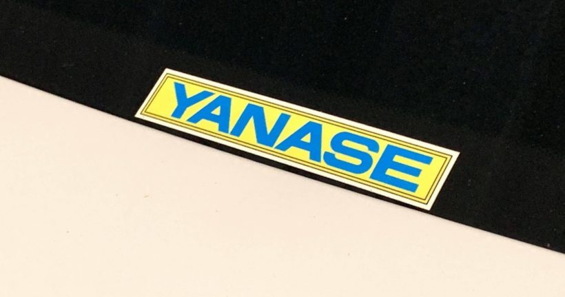 国産車ディーラーのステッカーが年々小さくなるなか Yanase ステッカーが色もサイズも変えない理由 Getnavi Web ゲットナビ