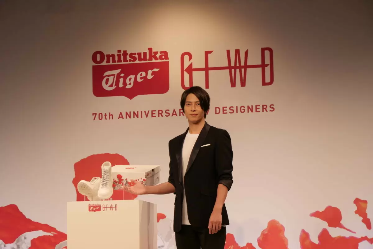 “山P”こと山下智久とオニツカタイガーのコラボシューズ「Onitsuka ...