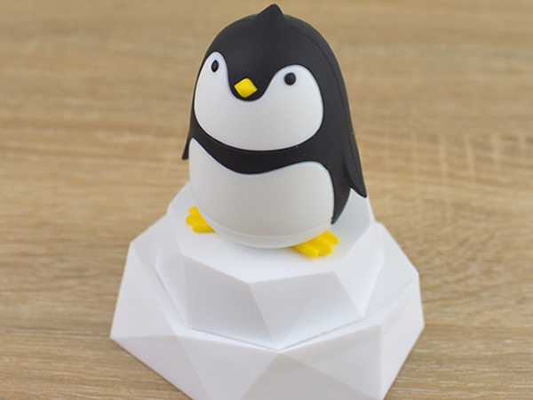 つぶらな瞳で見上げるペンギンの正体は Diyで活躍する アニマルドライバー Penguin ペンギン ブラック レビュー Getnavi Web ゲットナビ