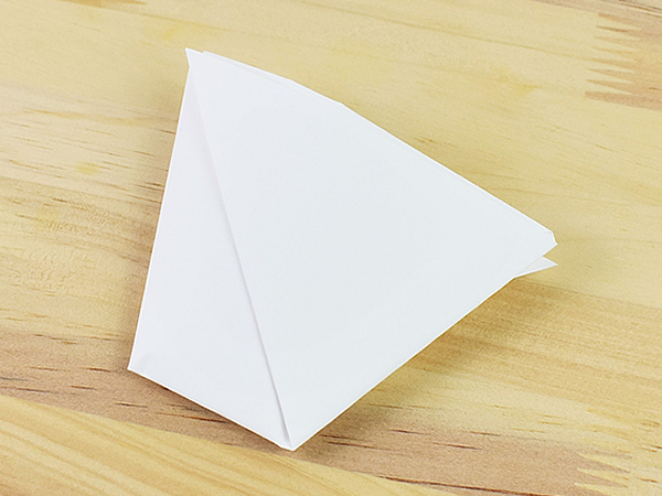 折り紙がコップやお皿に変身 耐久性抜群な 使える非常用食器折り紙 レビュー Getnavi Web ゲットナビ