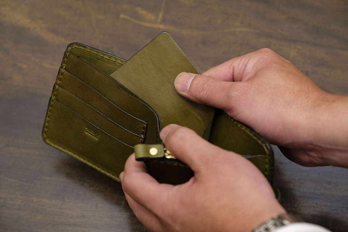 キャッシュレス時代にあえての巨大財布。ハンドメイドレザーブランド「ヘルツ」に聞いた、革財布の本質 | GetNavi web ゲットナビ