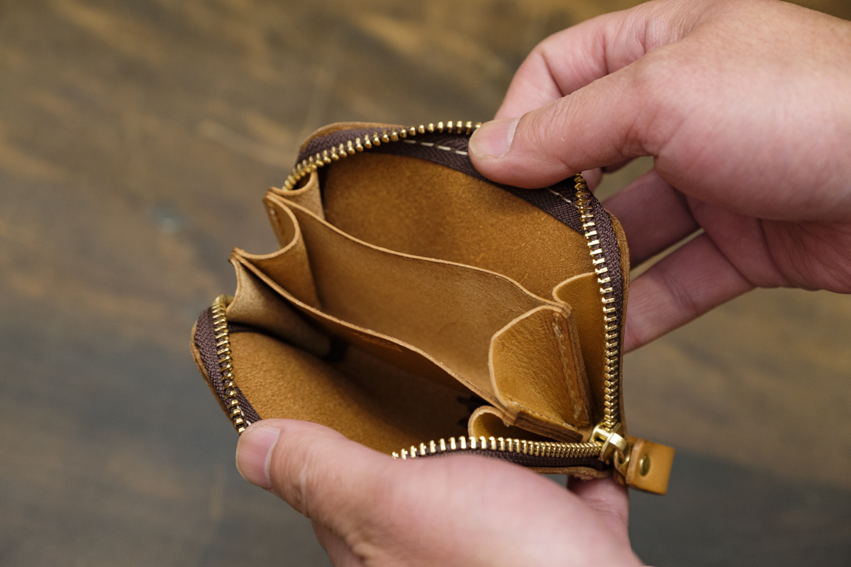 キャッシュレス時代にあえての巨大財布。ハンドメイドレザーブランド「ヘルツ」に聞いた、革財布の本質 | GetNavi web ゲットナビ
