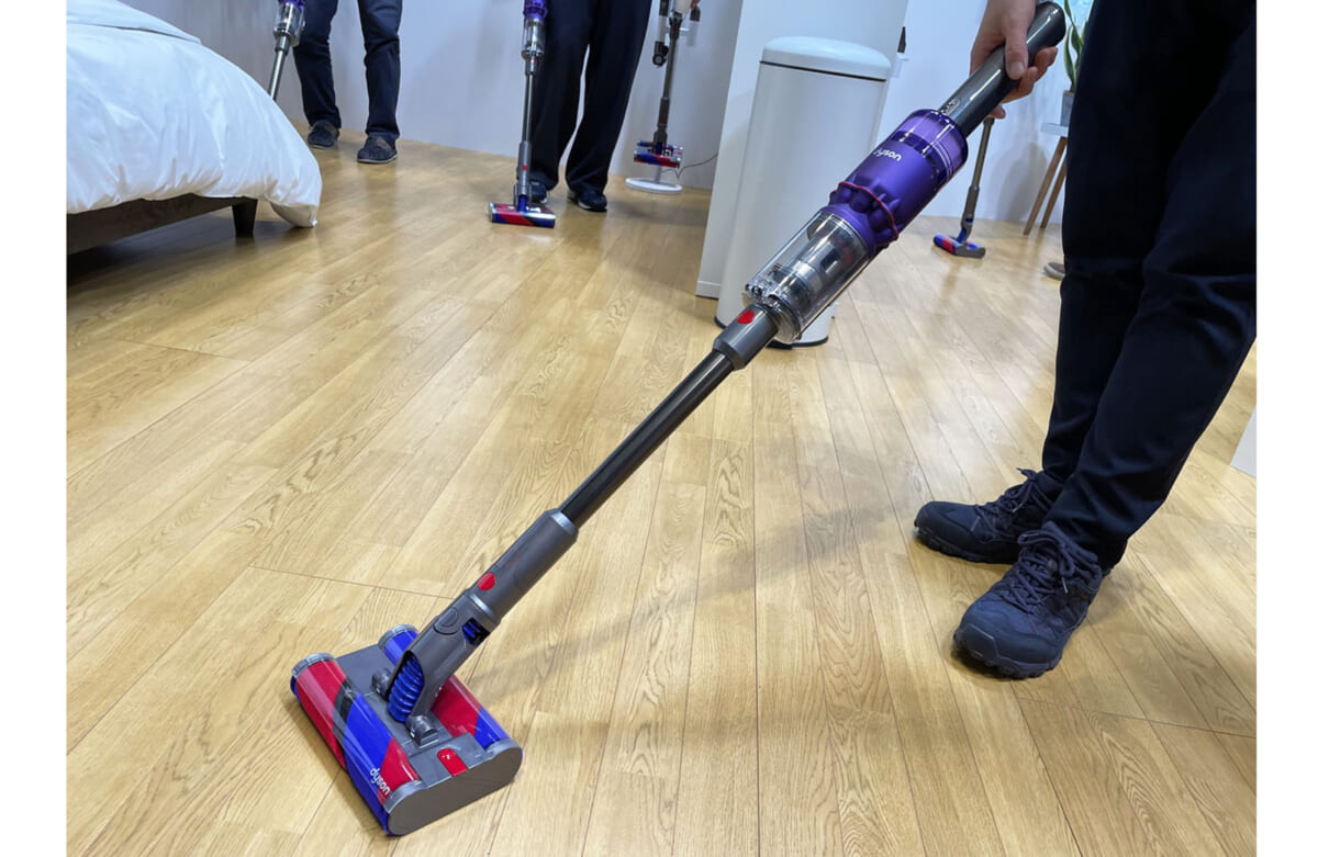 ☆Dyson 全方向駆動コードレスクリーナー Omni-glide SV19E21-06ST