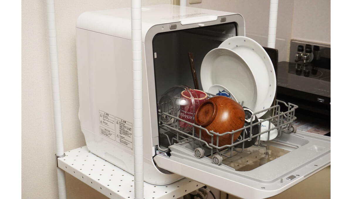 工事不要の「タンク式食洗機」なら、一人暮らしでもムリなく使える ...