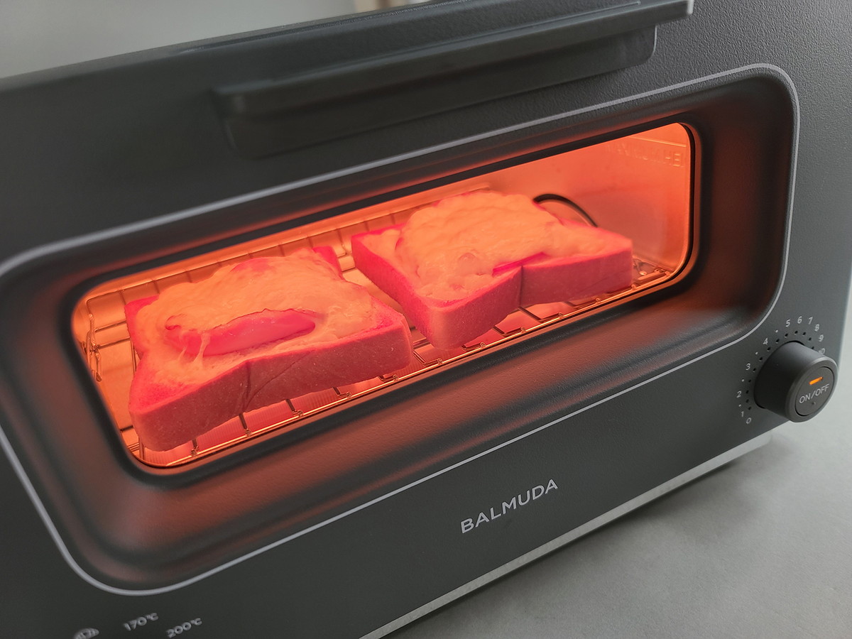 バルミューダの大人気トースターがひっそり進化していた！ 新旧焼き 