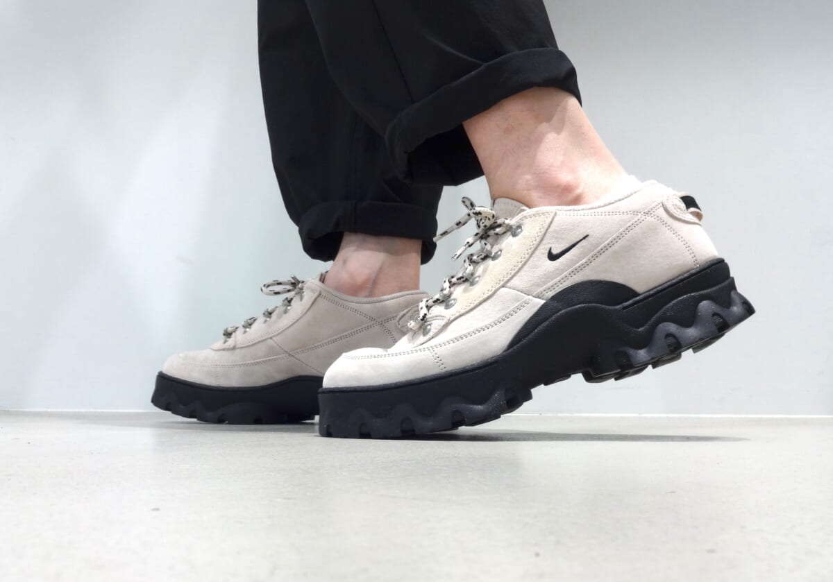 カラーNIKE WMNS LAHAR LOW ナイキ スニーカー メンズ レディース