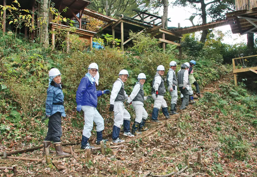 間伐材で山の階段を作る 新 田舎暮らし派 注目 サトヤマ通信 ２ ドゥーパ
