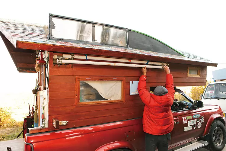 三角屋根のかわいいキャンパートラックで自由気ままな旅へ 軽トラ ワンボックスetc 荷台カスタム大集合 ２ ドゥーパ