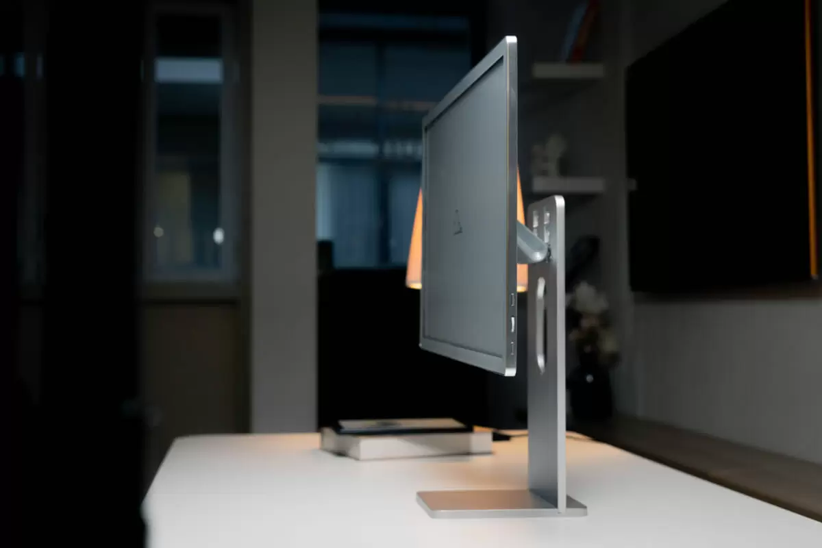 25.3インチの大型電子ペーパー搭載！ 紙に近く目に優しいEInk