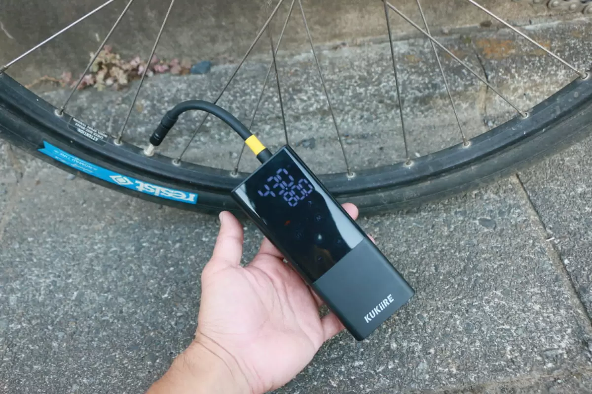 自転車・クルマ・バイクの空気入れをこれ1台で！ スマート空気入れ 