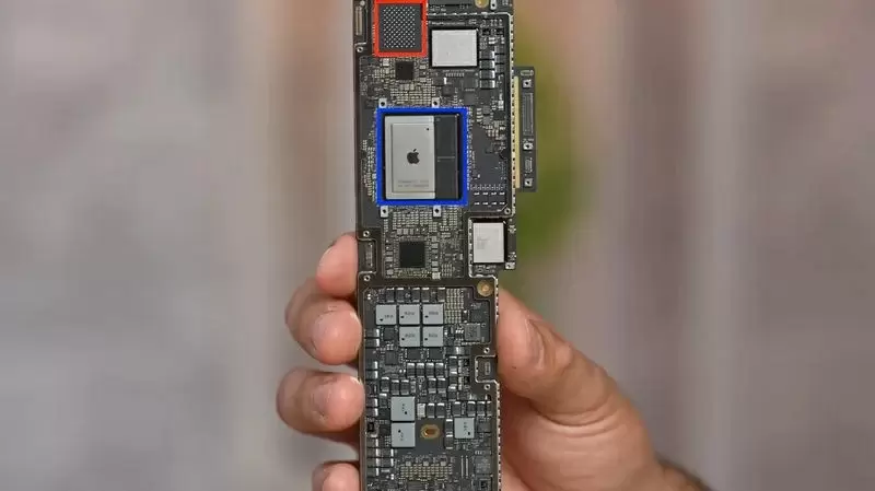 M2 MacBook Airは512GB以上を選ぶべき? 分解動画が公開される M2 MacBook Airは512GB以上を選ぶべき? 分解動画が公開される