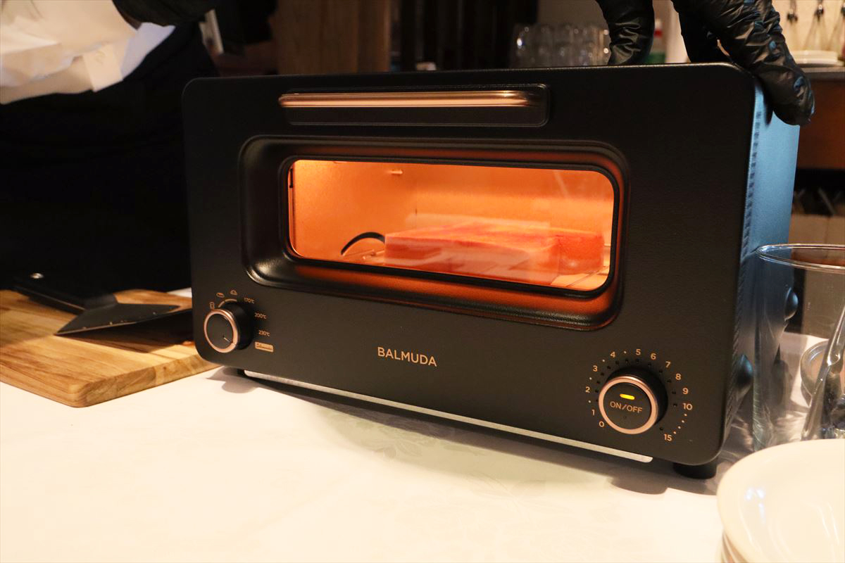 バルミューダの最新トースターは「焦がし」が絶妙！ 新機能