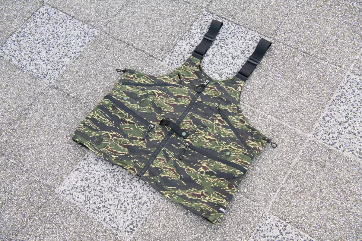 ベストがトートバッグにもなる！ グリップスワニーの「GEAR BAG VEST2