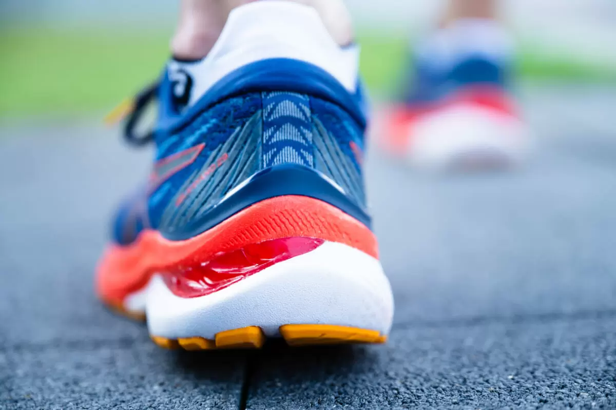 アシックス「GEL-KAYANO 29」。アシックスが誇る“骨太シリーズ
