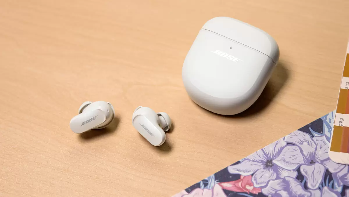 AirPodsに負けてたまるか！ ボーズが「QuietComfort Earbuds II」を