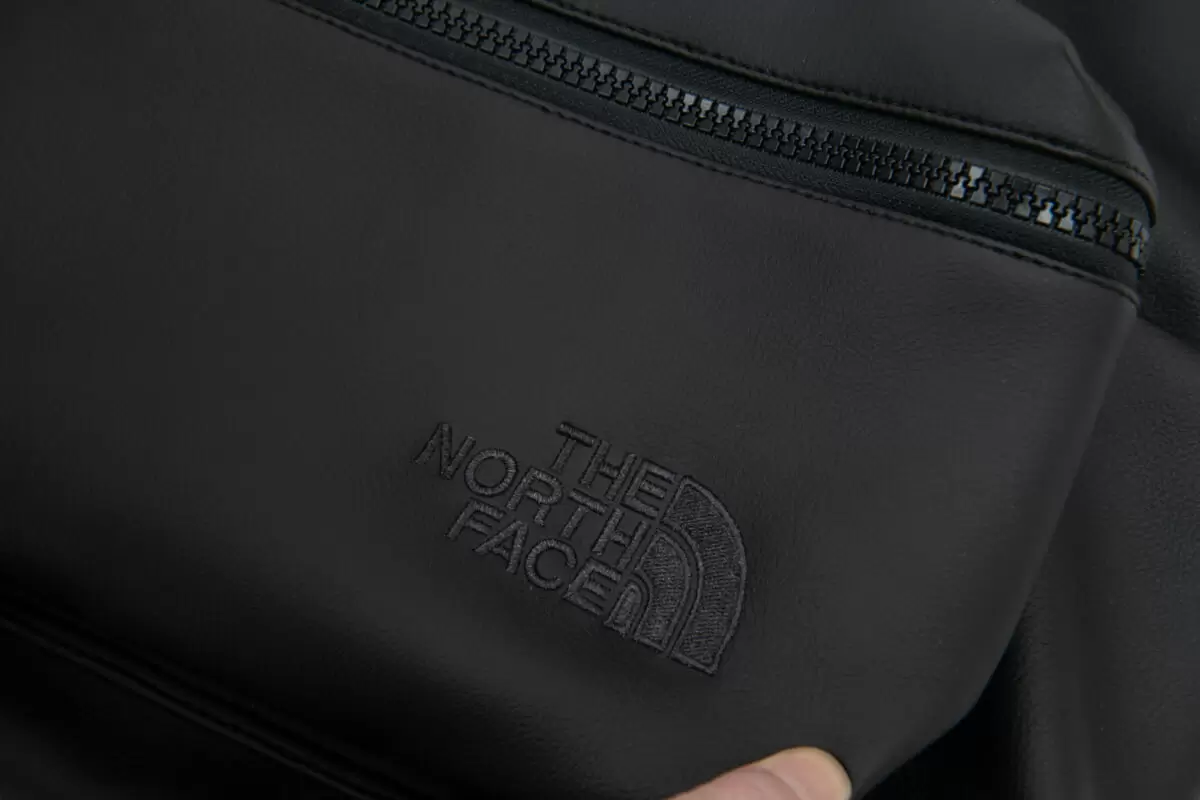 THE NORTH FACE」っぽくない!? ビーガンレザーでしっとり仕上げ