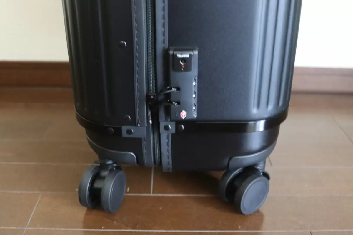 1台3役スーツケースの致命的課題を解決したサイズ可変式VELOは
